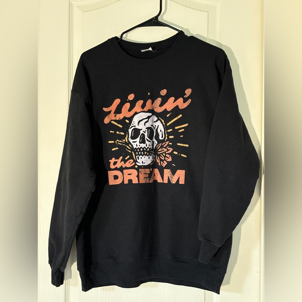 Hanes EcoSmart “Livin’ the Dream” Skull Graphic Sweatshirt Black Crewneck